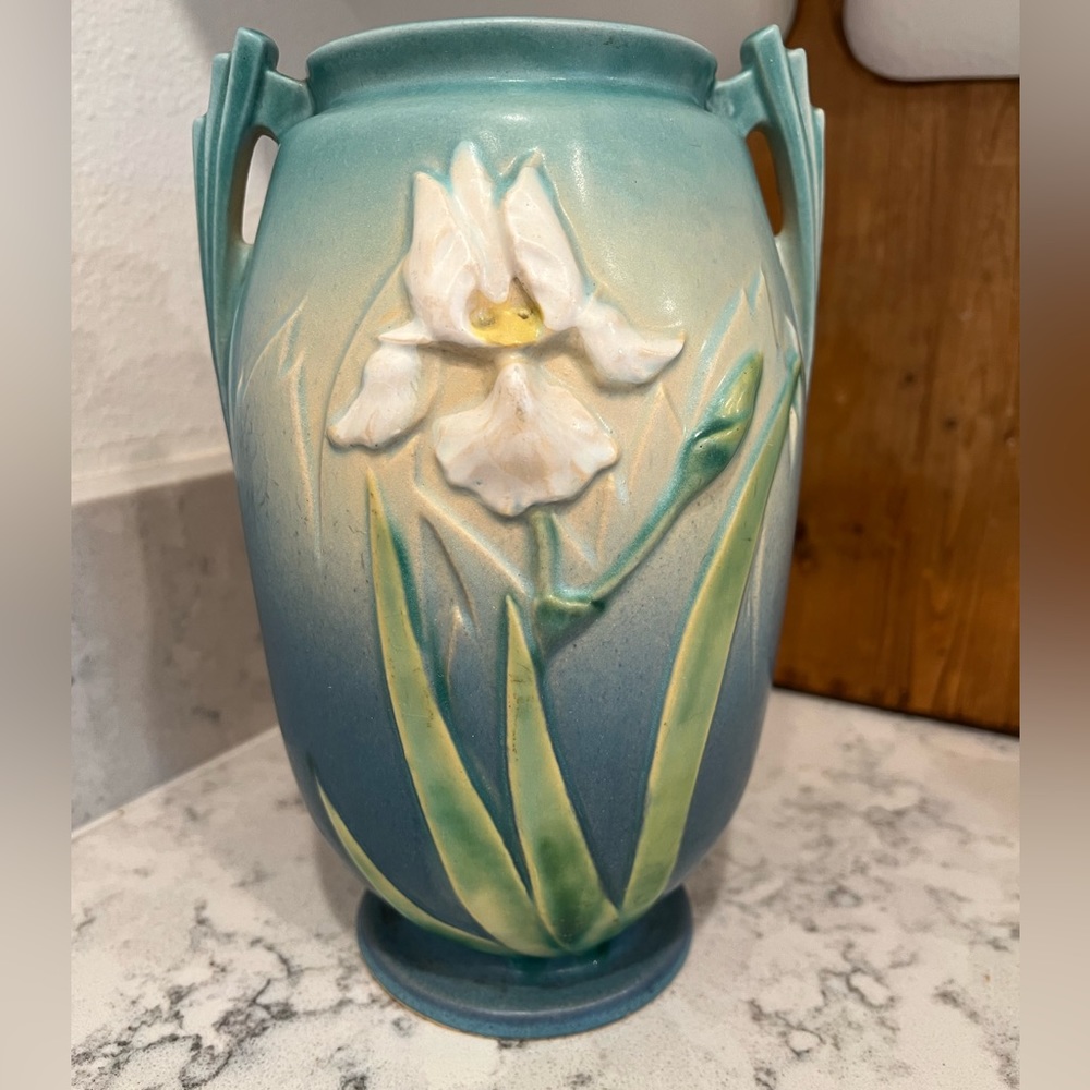 Vintage ROSEVILLE 924-9 Art Deco pottery vase iris green blue handles
